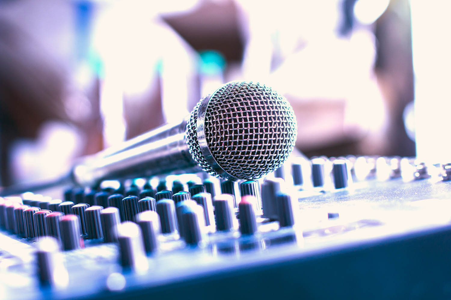 How to Find an A-V Equipment Supplier